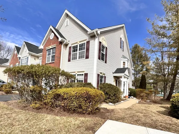 10 Wayne Ct, Plainsboro, NJ 08536