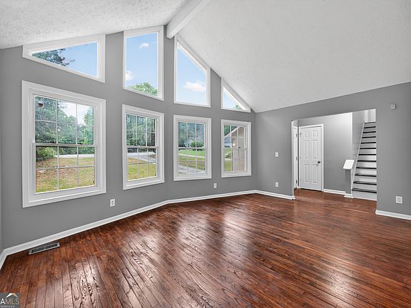 2nd image of 1902 Woods Ct