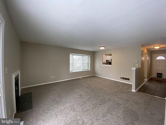 4th image of 22 Ingrid Ct