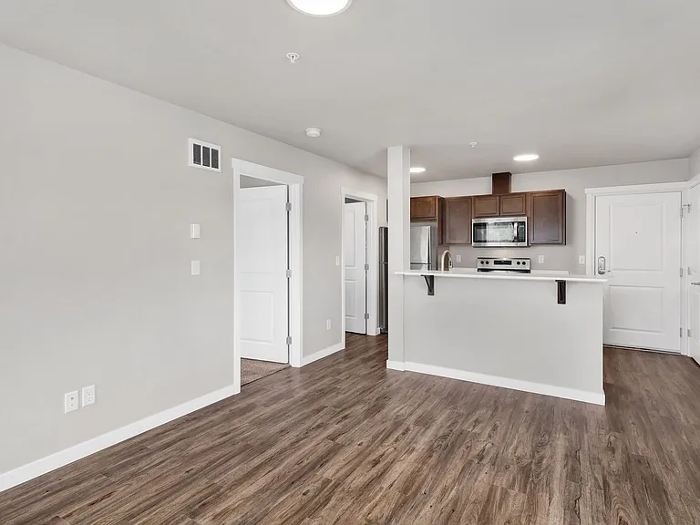 2101 Broadway — Photo 16