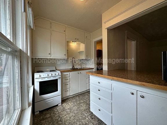 3rd image of 904 W Spofford Ave Unit B