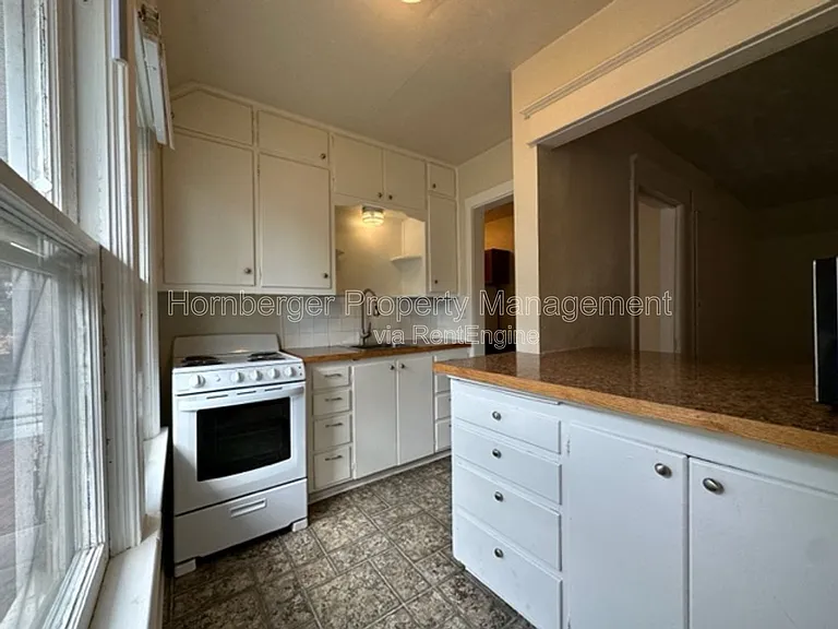 904 W Spofford Ave #B — Photo 2