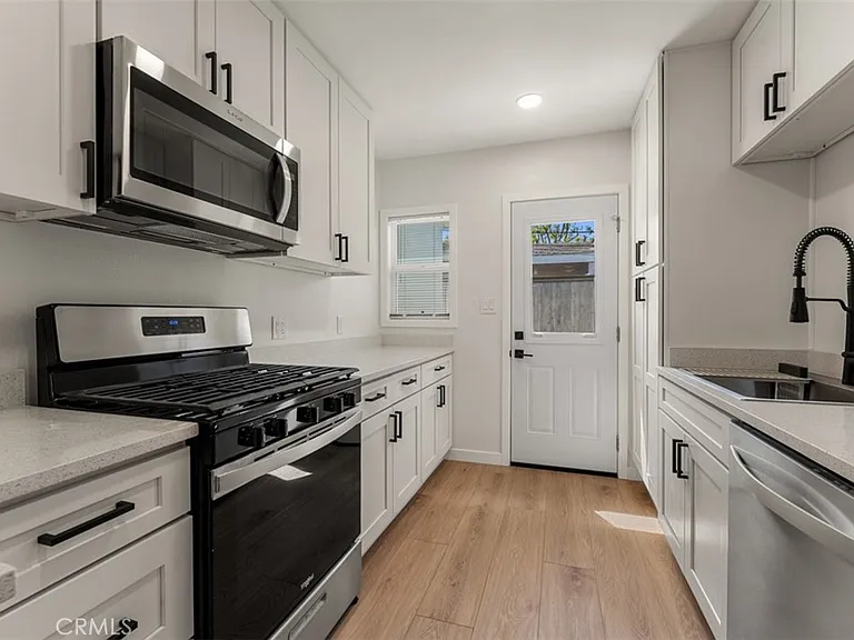 241 Costa Mesa St #B — Photo 7