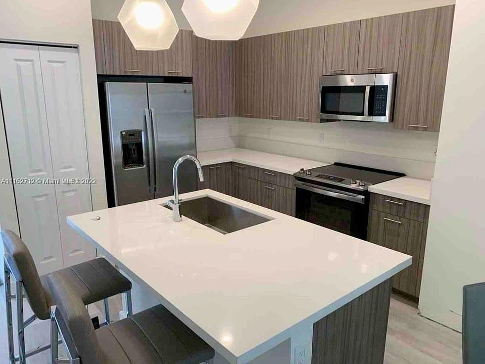 2nd image of 8265 NW 41st St