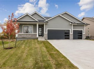 15111 Goldenrod Dr, Urbandale, IA 50323