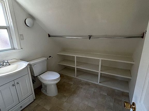 3rd image of 504 W Sherwood Blvd #B