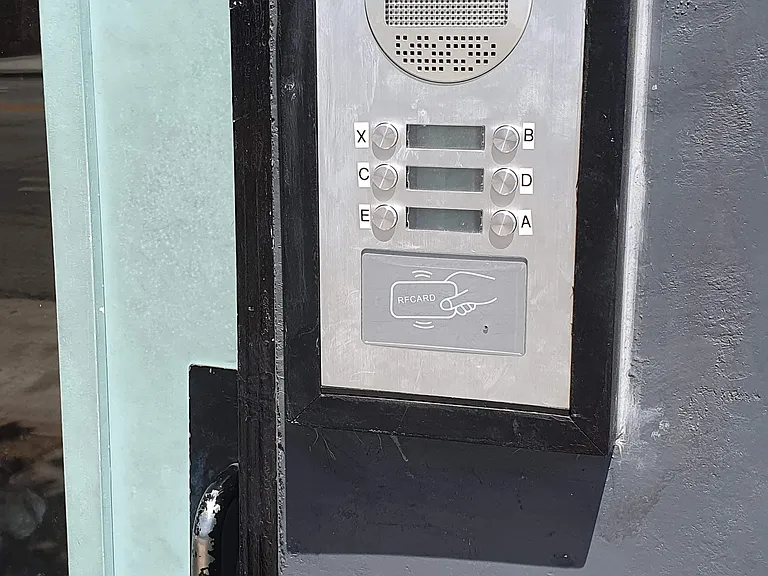 In street outdoor intercom to ring unit.