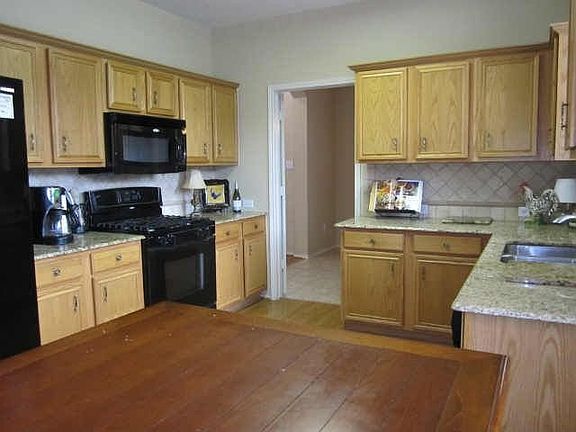 4th image of 442 Hayden Dr