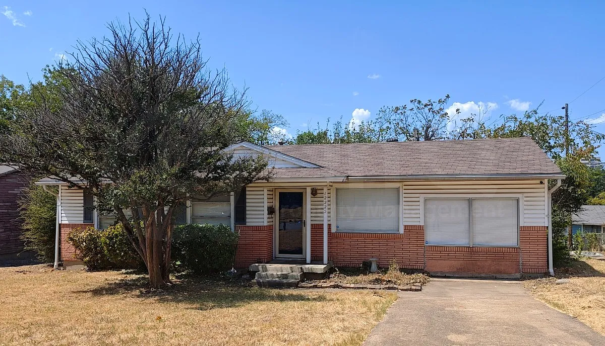 3 bed, 1.0 bath, 1174 sqft, $1,650 — Photo 1