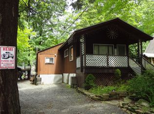 71 6th St, Greentown, PA 18426