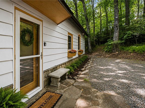 3rd image of 421 Sourwood Lane