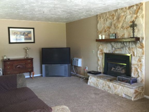 3rd image of 6811 N Albert Ln