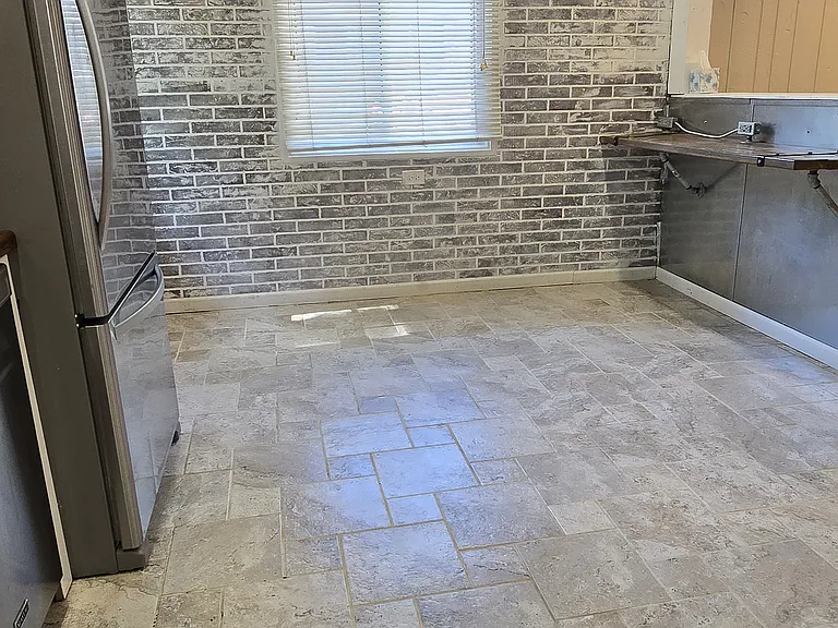 139 Kenyon Dr — Photo 5