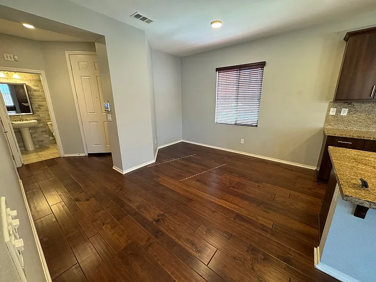 345 Dahlia Way — Photo 4
