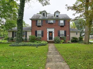 1402 Hollywood Dr, Lancaster, PA