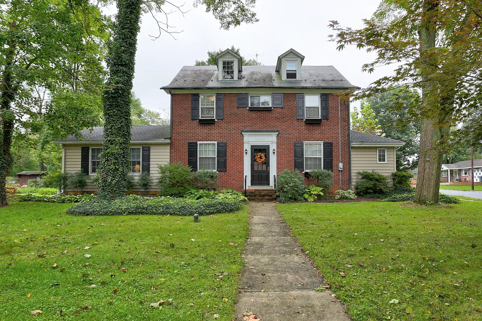 1402 Hollywood Dr photo 1