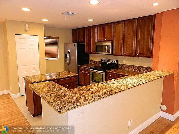 3rd image of 614 SW 1st Ln #614