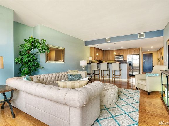 3rd image of 1515 Dock St Unit 305