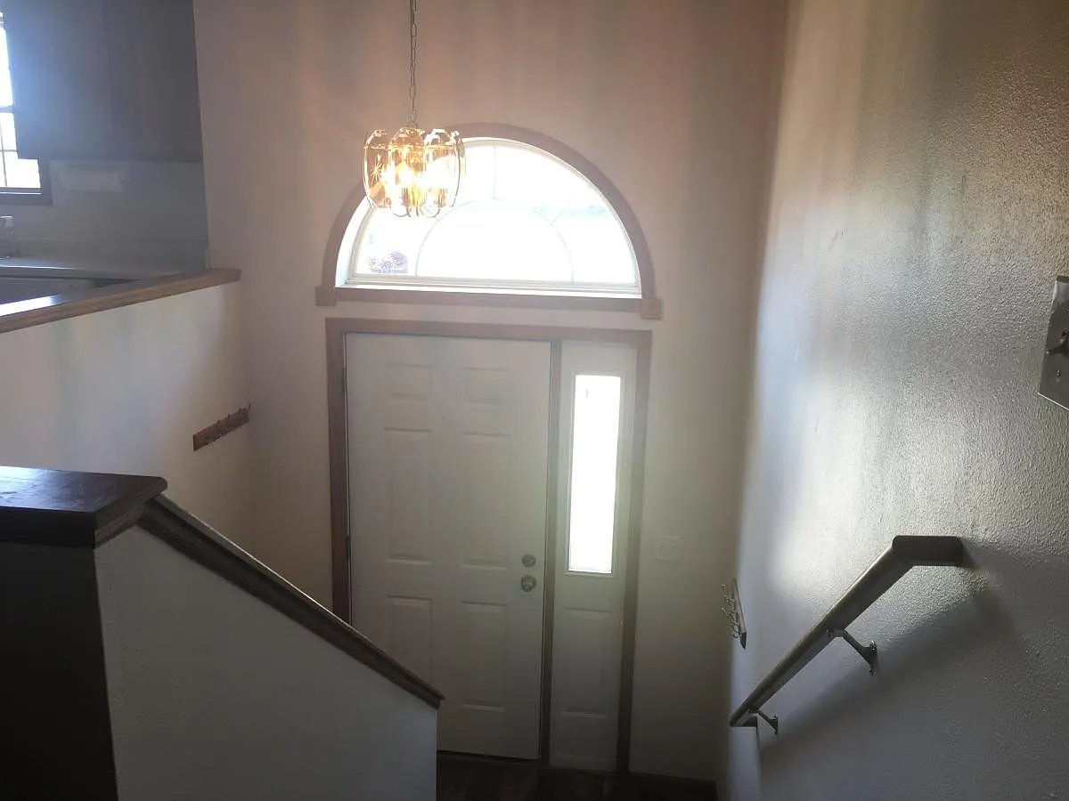 entryway - 610 Rachael St