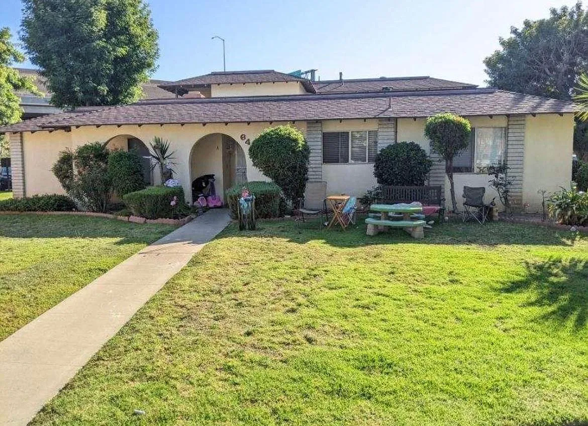 646 S Cypress St — Photo 1
