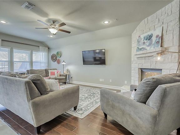 5th image of 1729 Freedom Dr