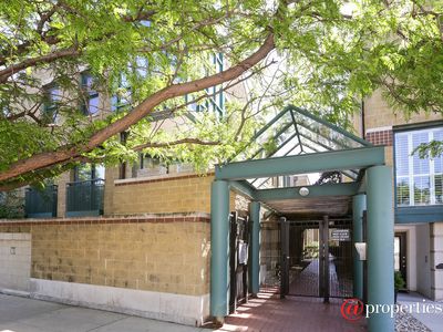 1635 N Larrabee St, Chicago, IL, 60614