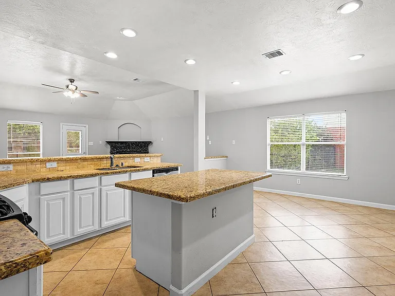 25910 N Lakefair Dr — Photo 9