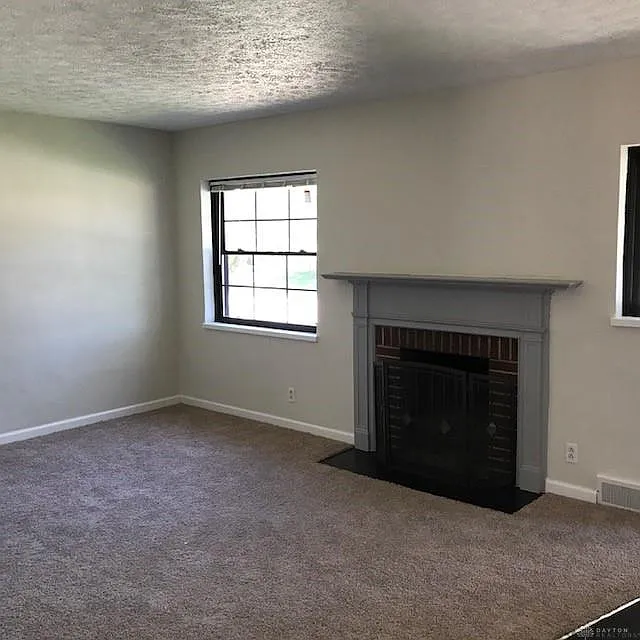 3 bed, 2.0 bath, 1156 sqft, $2,100 — Photo 2