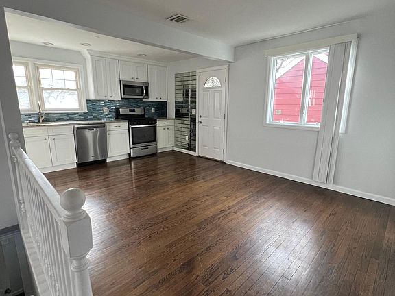 3rd image of 100 White Oak Ter