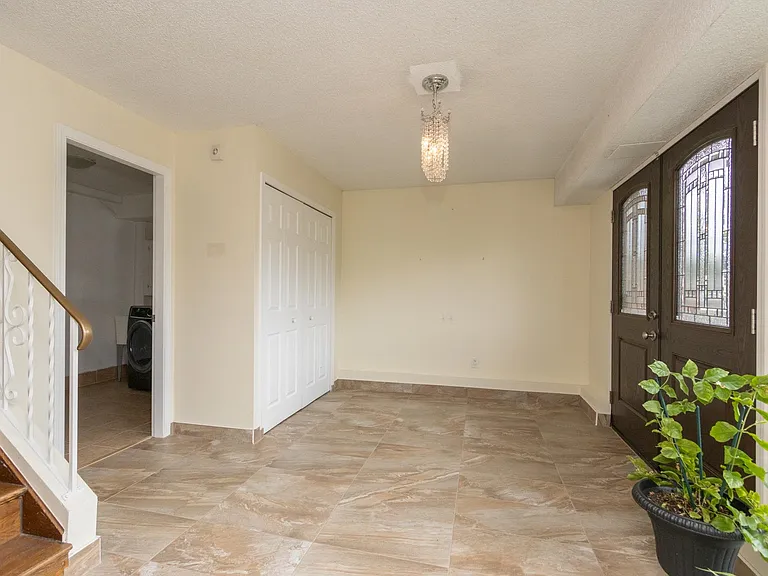 10620 Seaham Cres — Photo 36