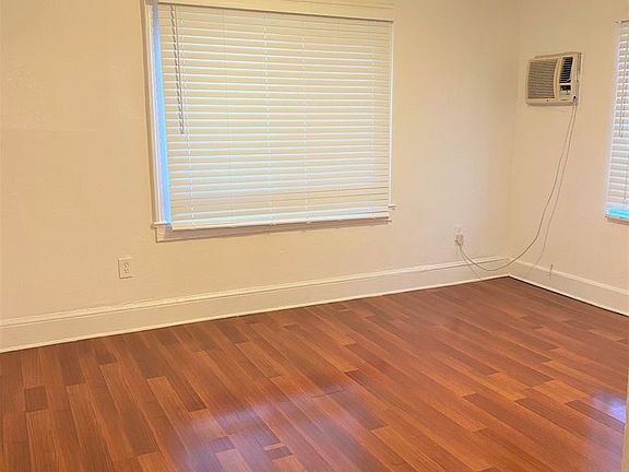 2nd image of 2034 Washington St APT 5