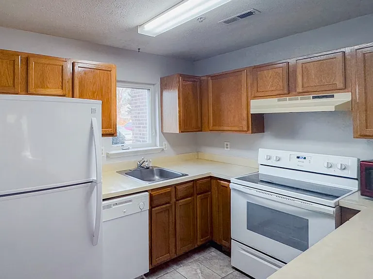 22026 Oxford Ct #B7 — Photo 1