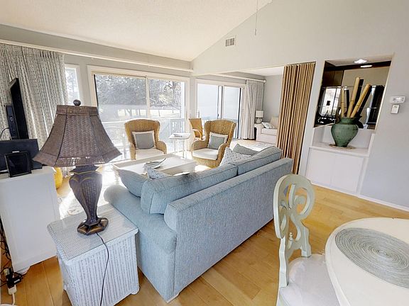 5th image of 251 Club House Blvd