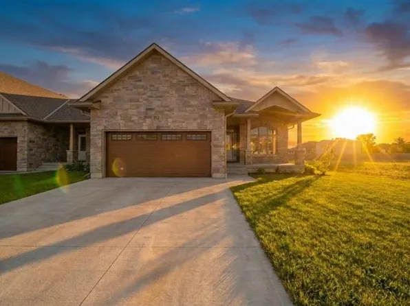 112 Leneve St, Lambton Shores, ON N0N 1J0