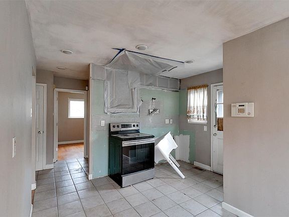 4th image of 141 Wiegel Dr