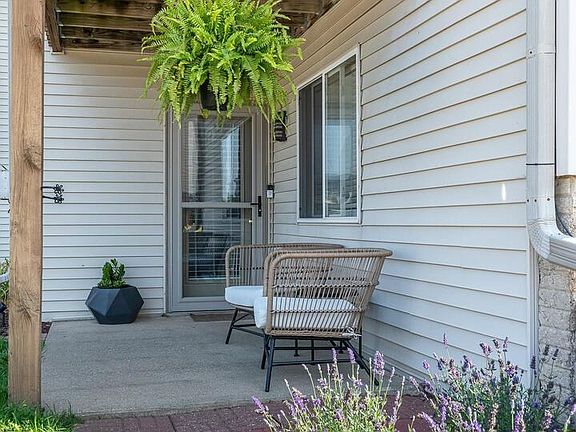 3rd image of 4188 Fairview Dr APT 3