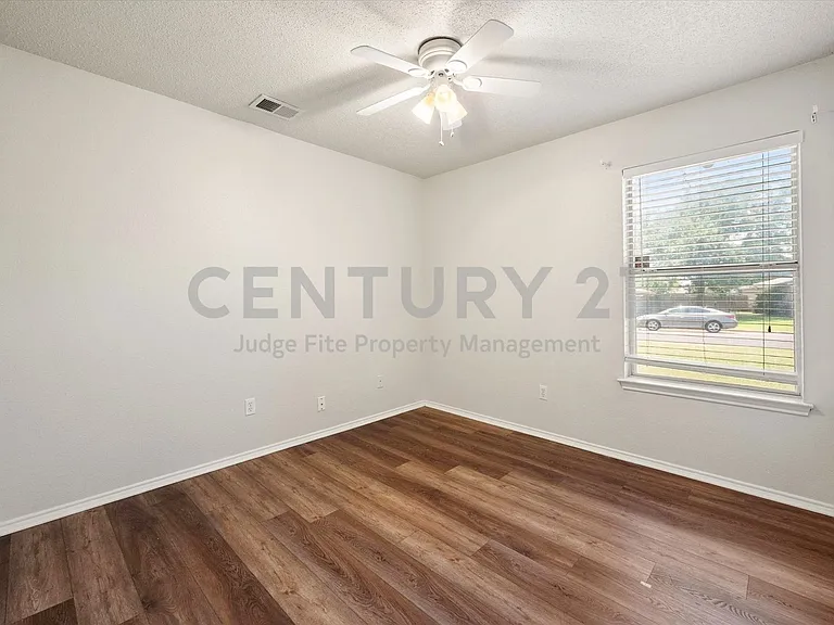 1529 Bluewater Dr — Photo 9