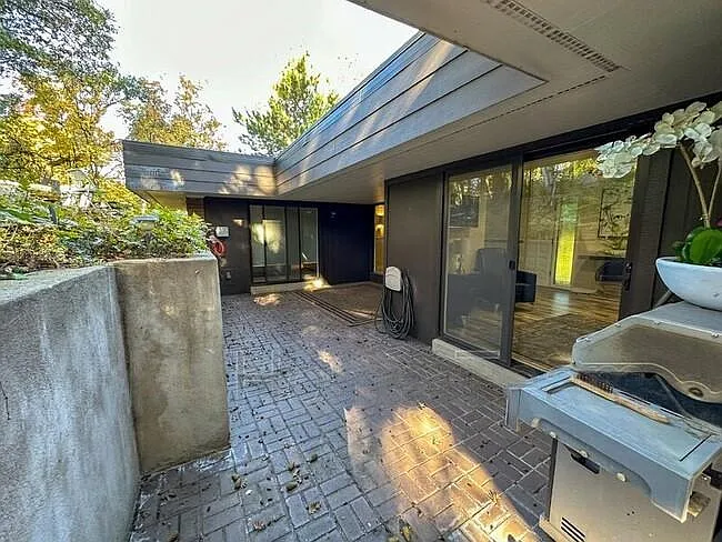 1543 Oakcrest Dr — Photo 4
