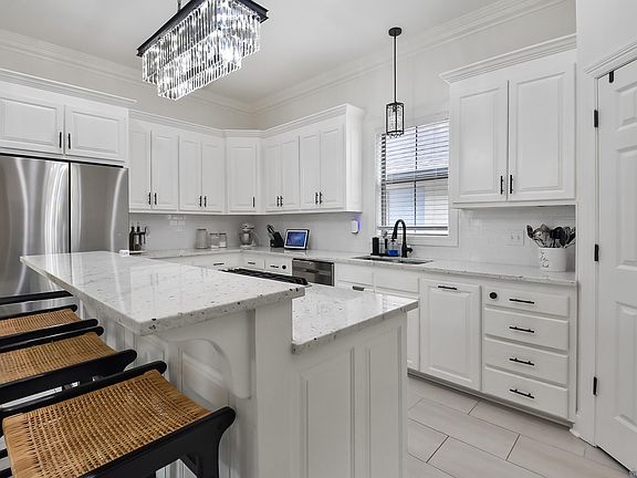4th image of 8925 Fox Gate Dr