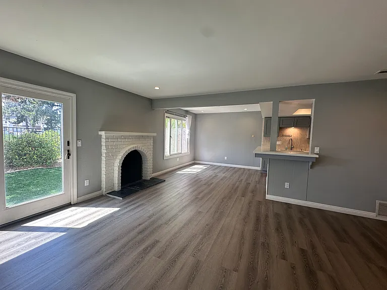 9821 Genesee Ave — Photo 4