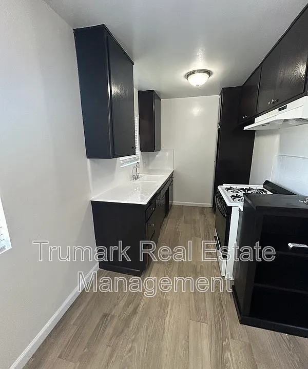 1811 Huntington Dr #4