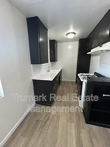 1811 Huntington Dr Photo 1
