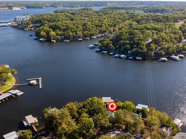 1318 Susan Rd, Lake Ozark, MO 65049