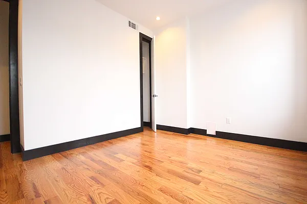 Rented by Nooklyn NYC LLC | media 17