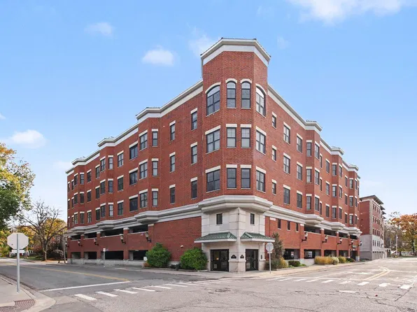 600 Albert Ave APT 420, East Lansing, MI 48823