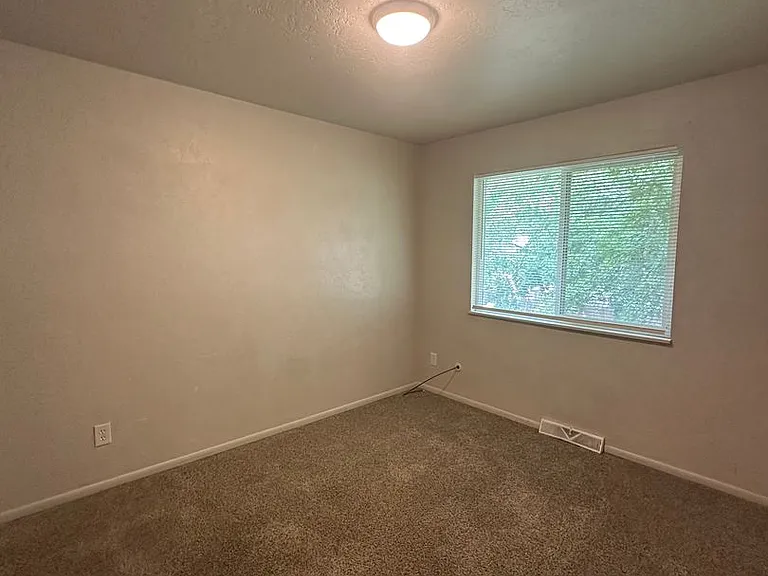306 Lincoln Ave — Photo 5