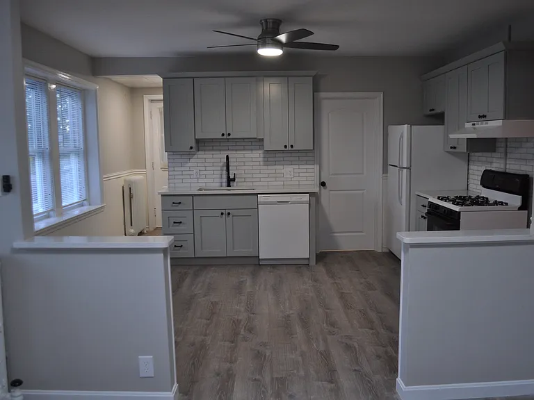 26 Johnson St #B — Photo 5