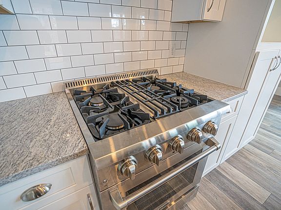4th image of 315 Thomas Dr