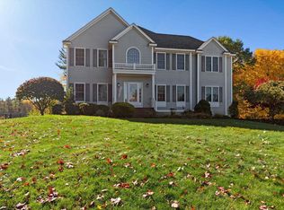 10 Seavey Pasture Rd, Stratham, NH 03885