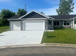 2010 E 20th St, Zumbrota, MN 55992